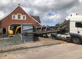 Sattelschlepper umgeschlagen in Loquard