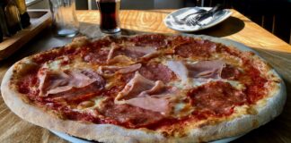 Mächtig große leckere Pizza im Cotto e Crudo Norddeich